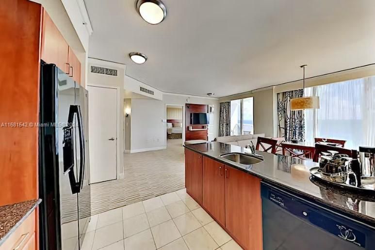 For Sale: $790,000 (1 beds, 1 baths, 1021 Square Feet)