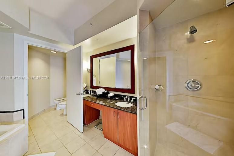 For Sale: $790,000 (1 beds, 1 baths, 1021 Square Feet)