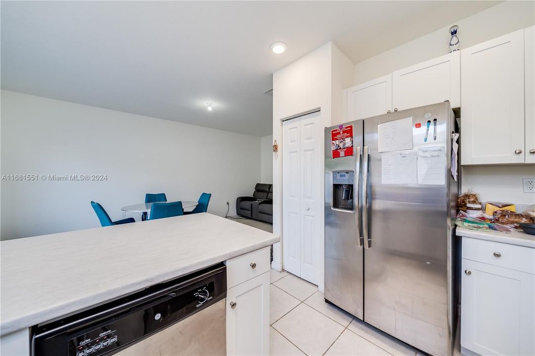 For Rent: $1,100 (1 beds, 1 baths, 1483 Square Feet)