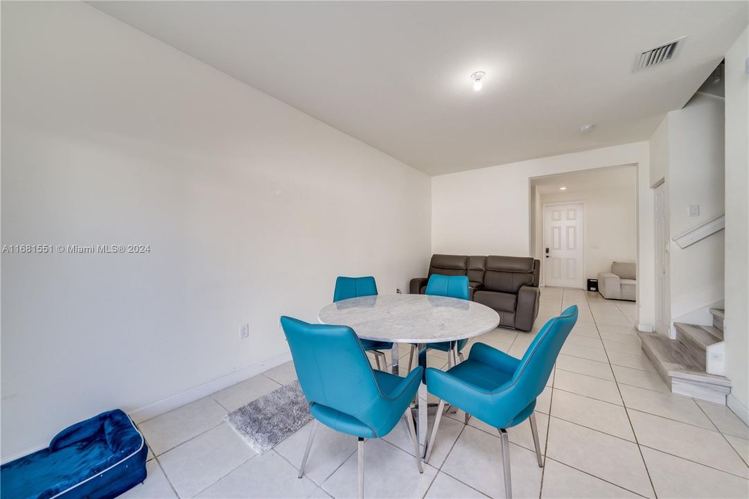 For Rent: $1,100 (1 beds, 1 baths, 1483 Square Feet)