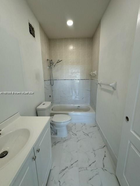 For Sale: $350,000 (2 beds, 2 baths, 967 Square Feet)