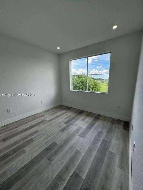 For Sale: $350,000 (2 beds, 2 baths, 967 Square Feet)