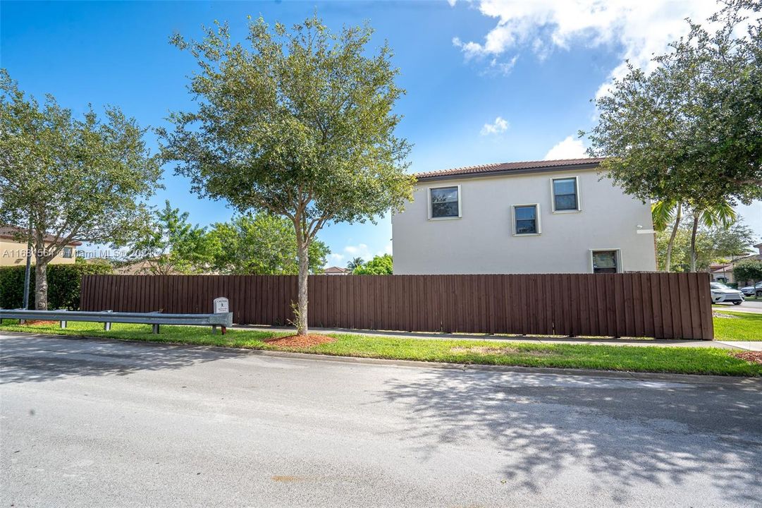 For Sale: $680,000 (4 beds, 2 baths, 2557 Square Feet)