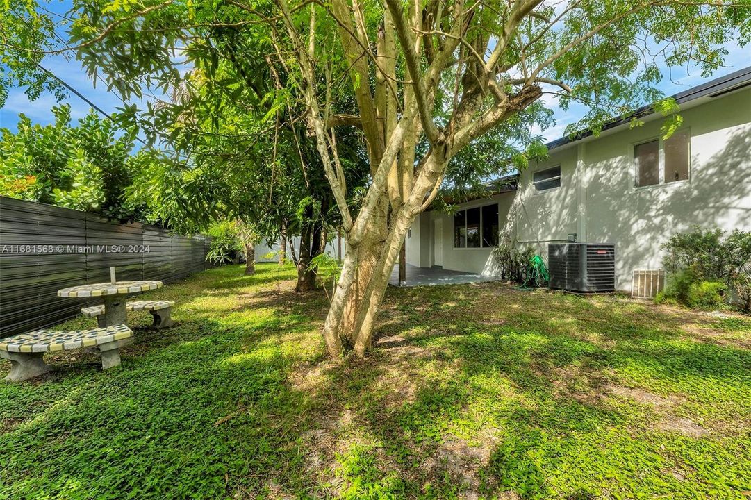 For Sale: $725,000 (3 beds, 2 baths, 1667 Square Feet)