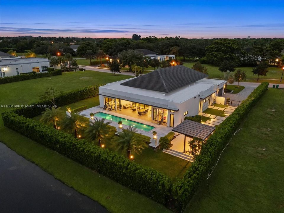 For Sale: $3,695,000 (5 beds, 5 baths, 4981 Square Feet)