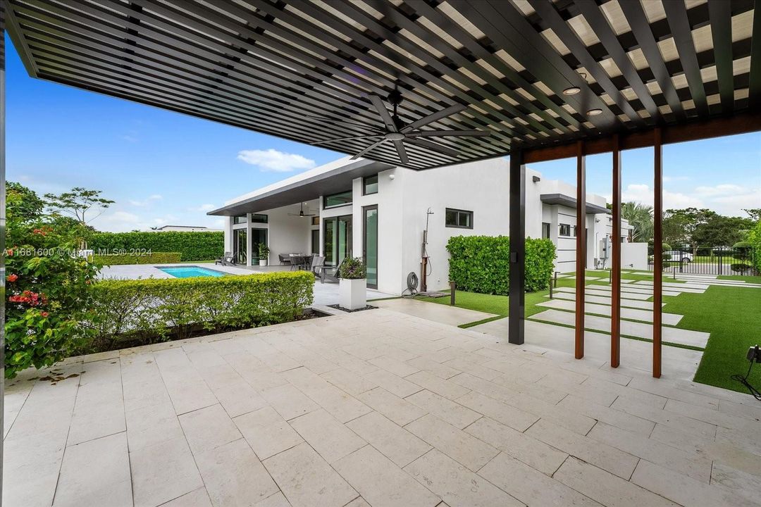 En Venta: $3,695,000 (5 camas, 5 baños, 4981 Pies cuadrados)