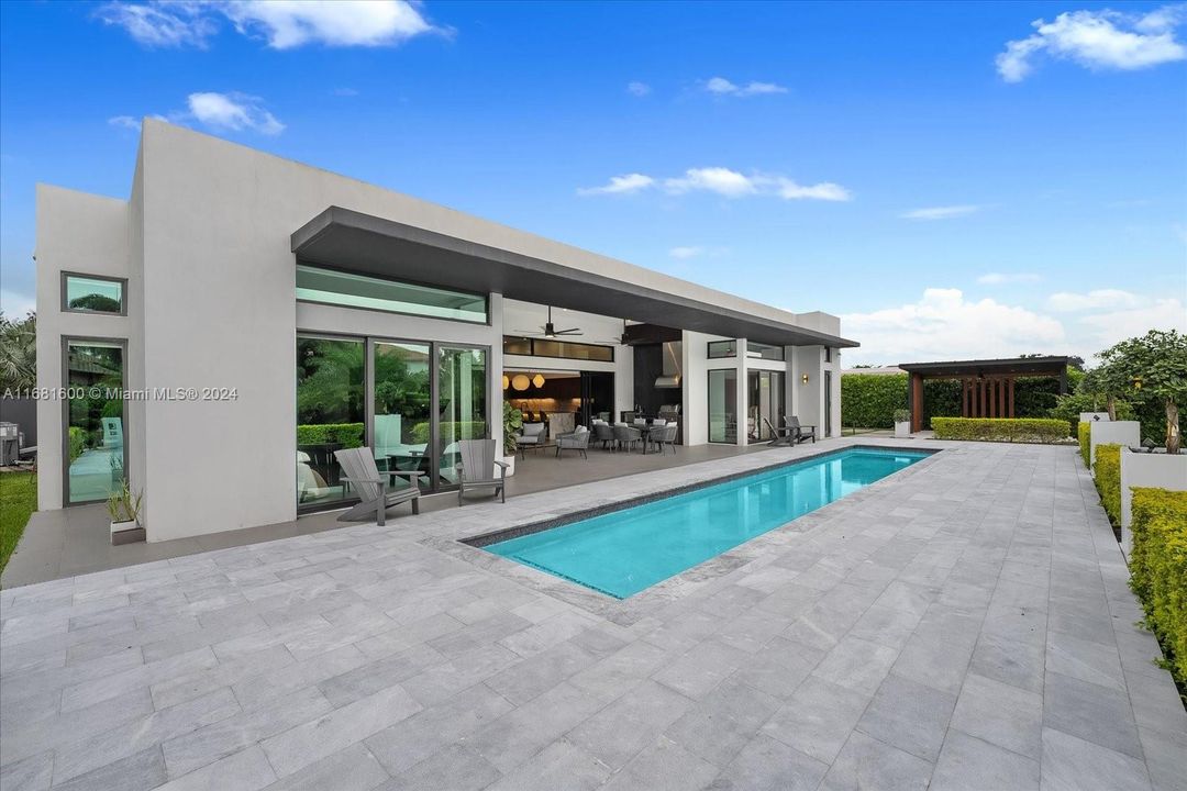 For Sale: $3,695,000 (5 beds, 5 baths, 4981 Square Feet)