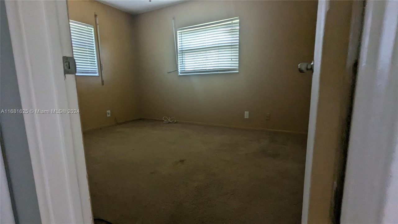 For Rent: $2,700 (3 beds, 2 baths, 1104 Square Feet)