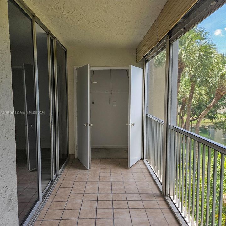 For Sale: $179,900 (2 beds, 2 baths, 1002 Square Feet)