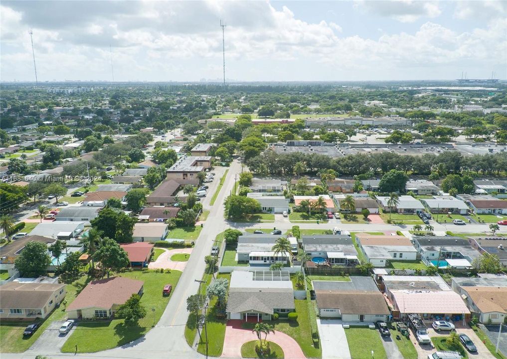 Active With Contract: $565,000 (3 beds, 2 baths, 1476 Square Feet)