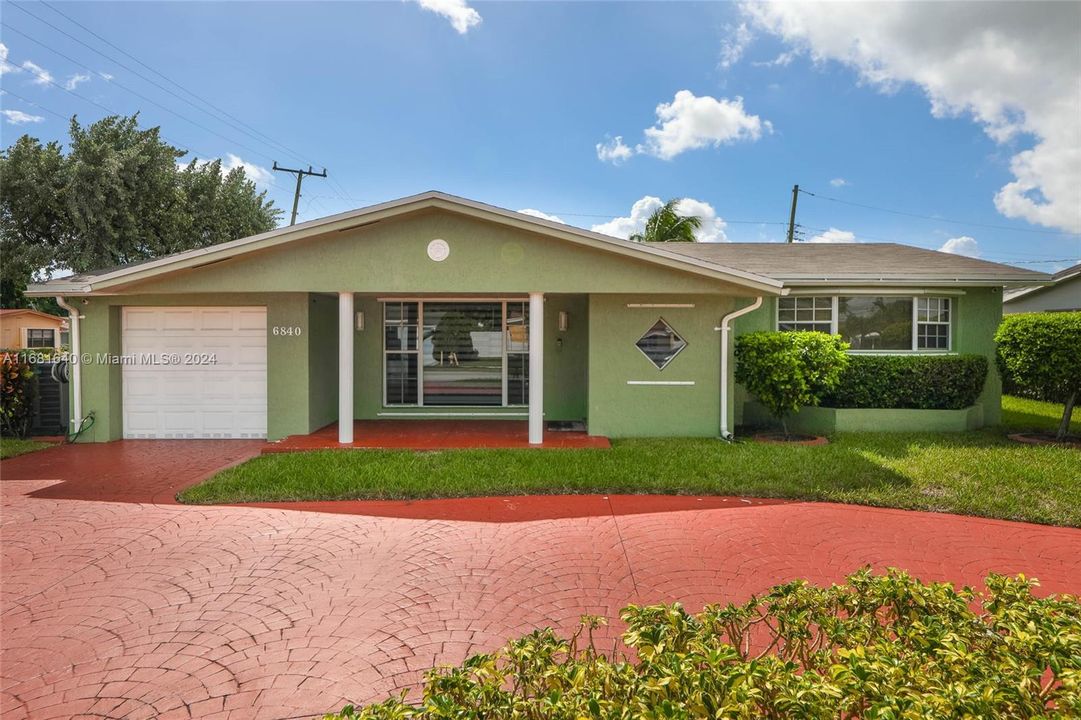 Active With Contract: $565,000 (3 beds, 2 baths, 1476 Square Feet)