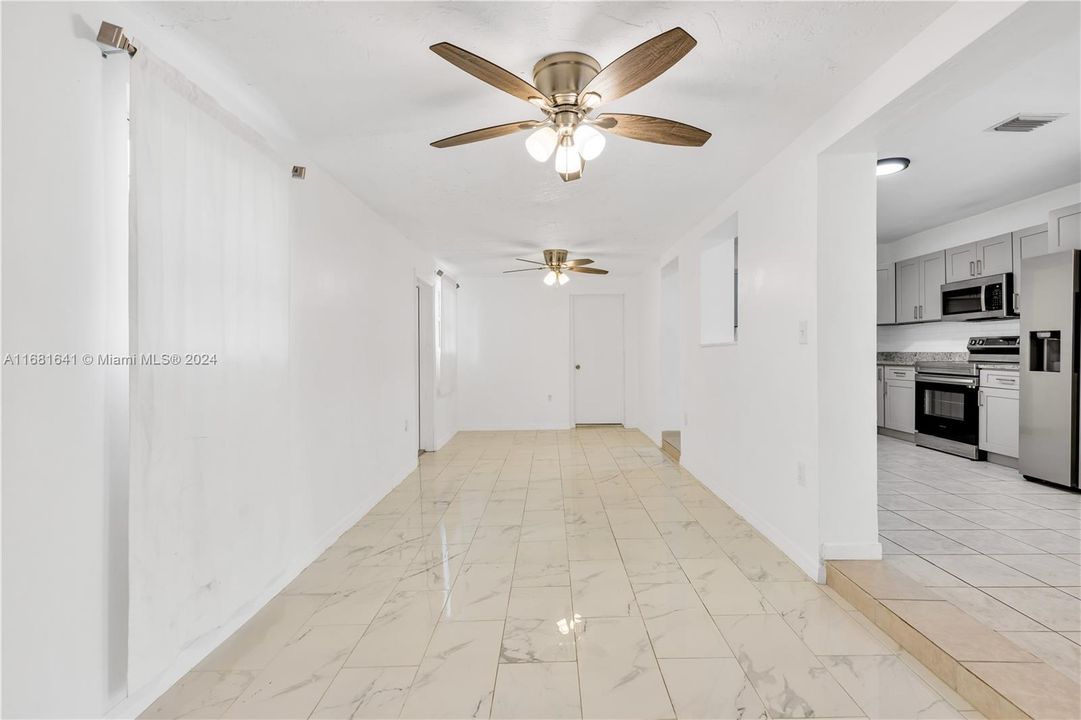 Active With Contract: $2,900 (3 beds, 2 baths, 1458 Square Feet)