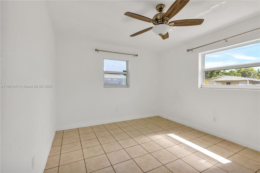 Active With Contract: $2,900 (3 beds, 2 baths, 1458 Square Feet)