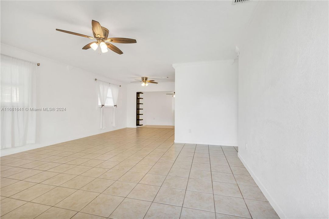 Active With Contract: $2,900 (3 beds, 2 baths, 1458 Square Feet)