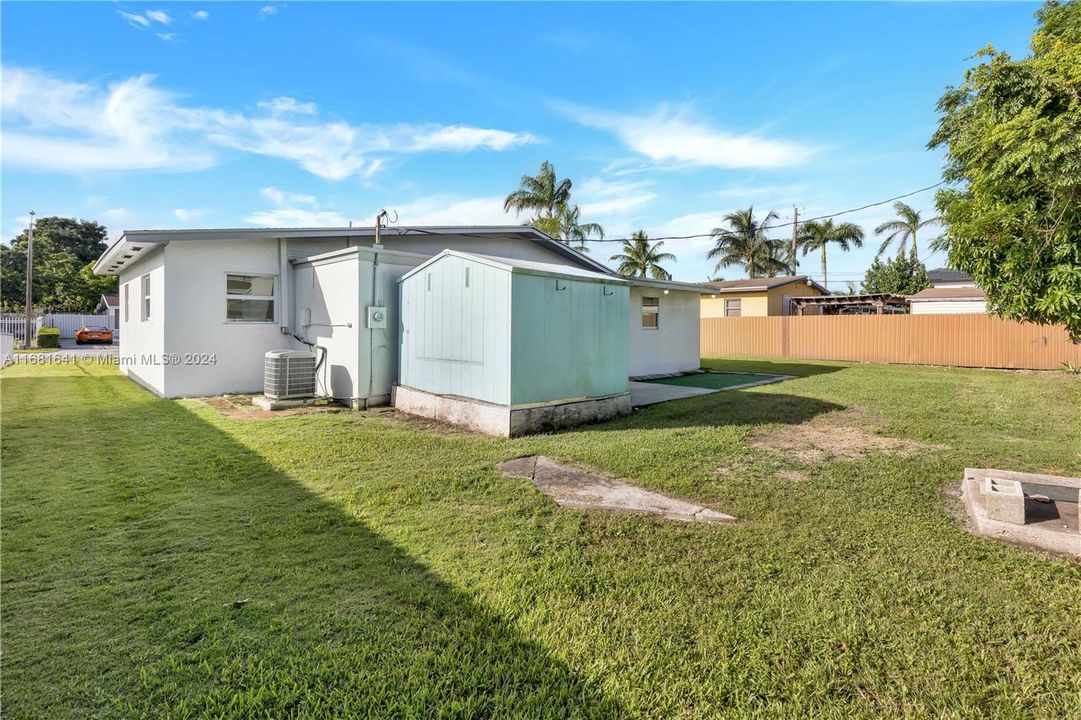 Active With Contract: $2,900 (3 beds, 2 baths, 1458 Square Feet)