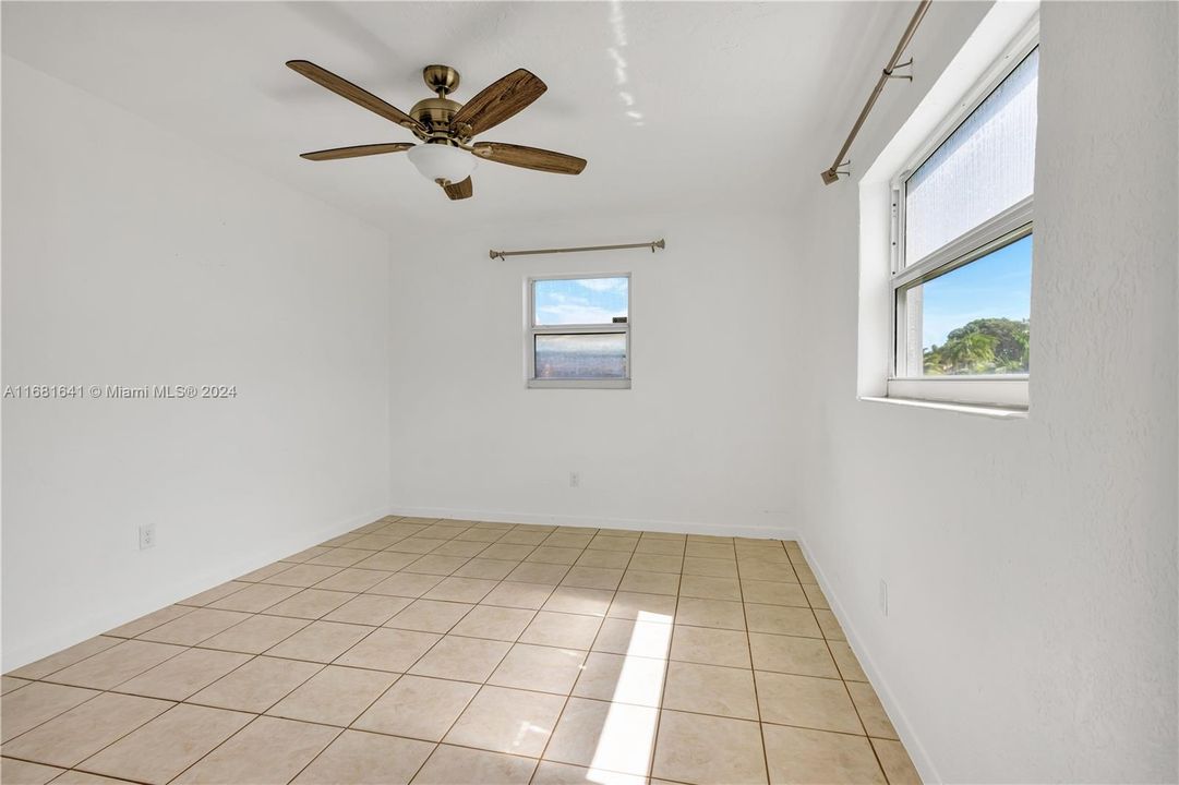 Active With Contract: $2,900 (3 beds, 2 baths, 1458 Square Feet)