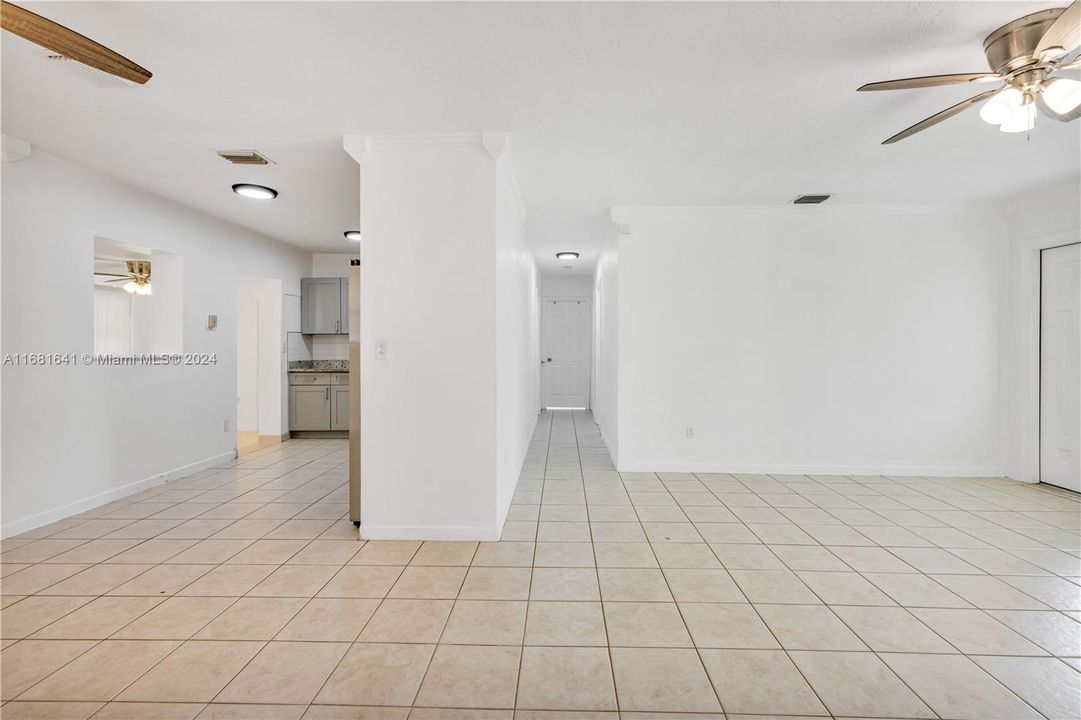 Active With Contract: $2,900 (3 beds, 2 baths, 1458 Square Feet)