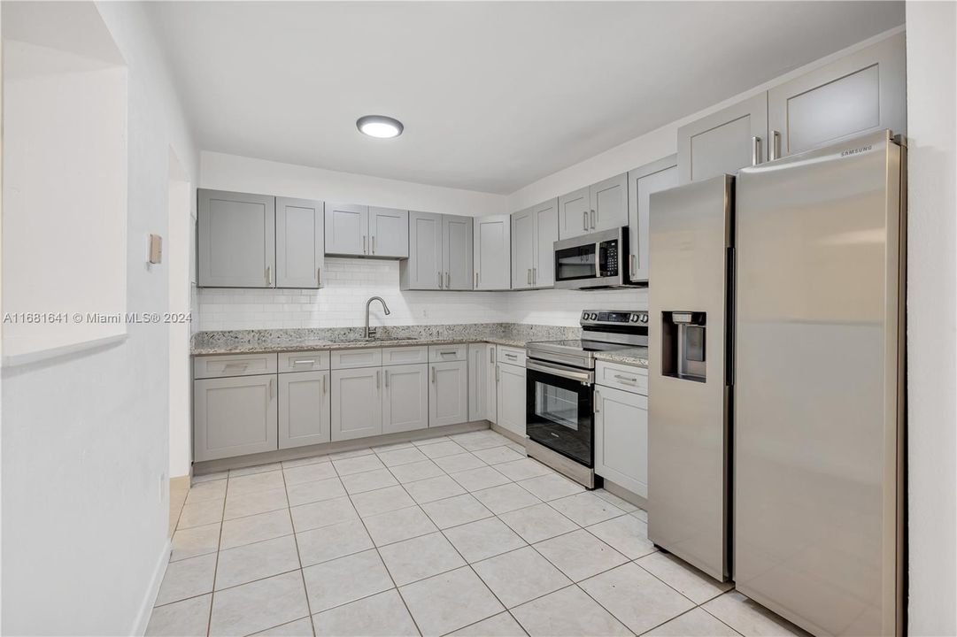 Active With Contract: $2,900 (3 beds, 2 baths, 1458 Square Feet)