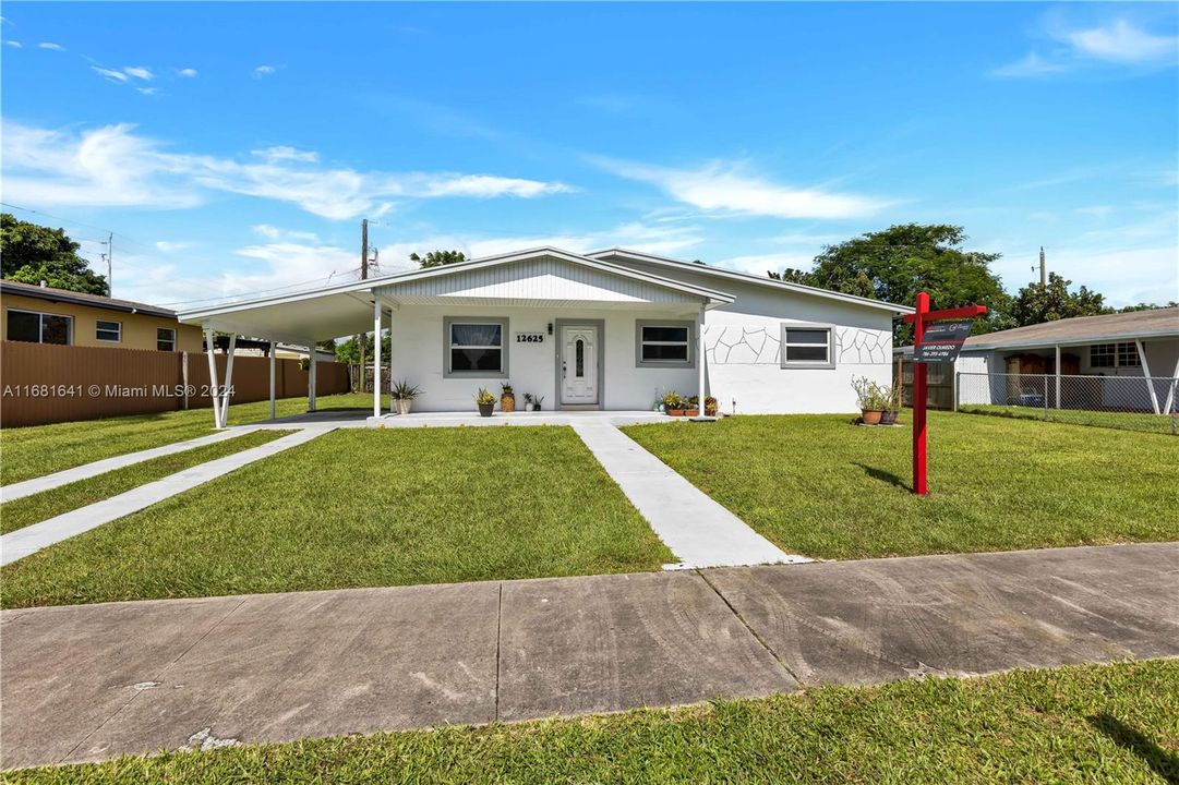 Active With Contract: $2,900 (3 beds, 2 baths, 1458 Square Feet)