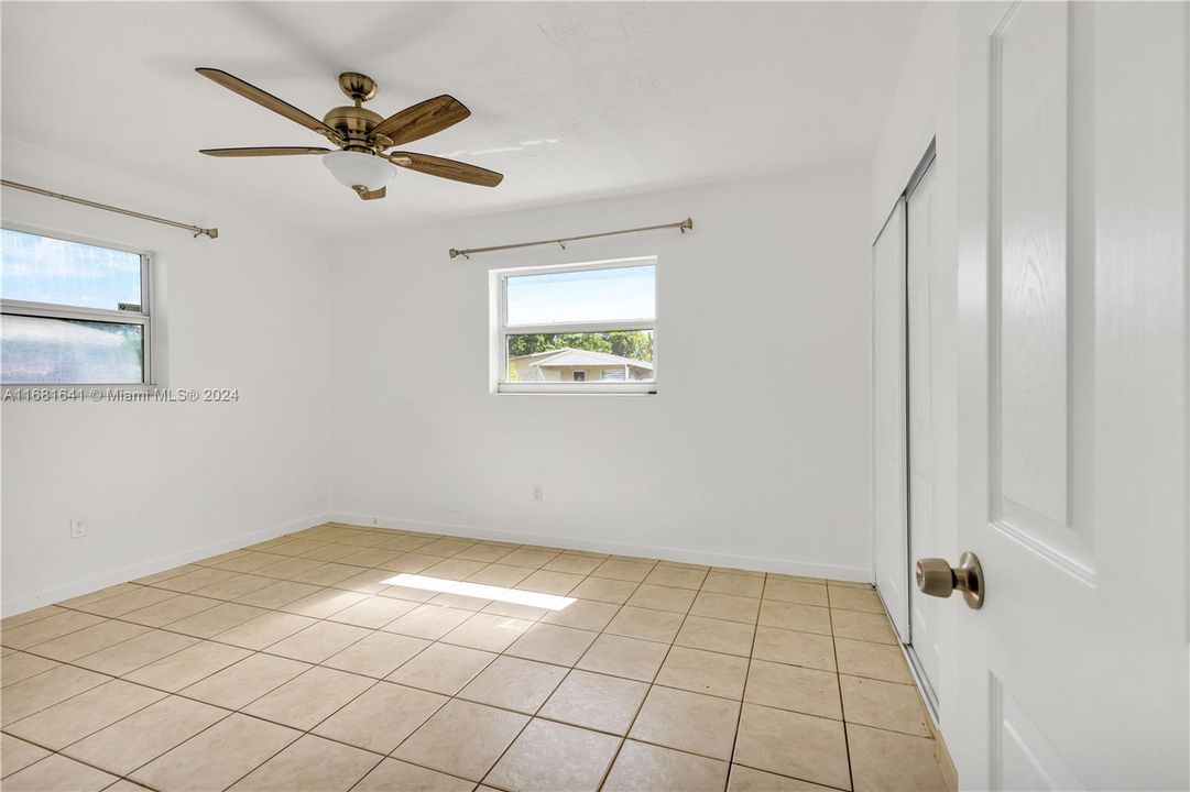 Active With Contract: $2,900 (3 beds, 2 baths, 1458 Square Feet)