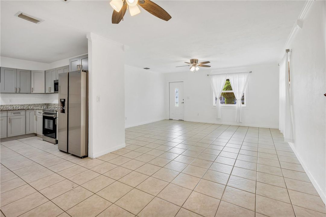 Active With Contract: $2,900 (3 beds, 2 baths, 1458 Square Feet)