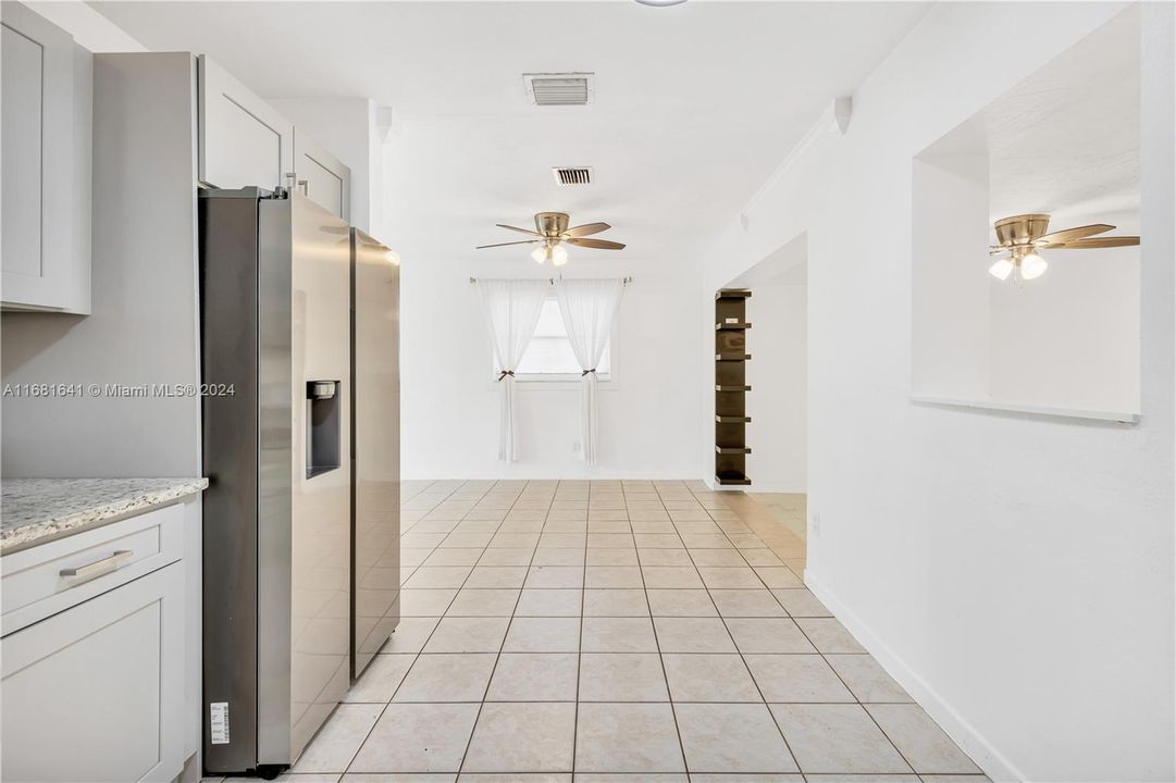 Active With Contract: $2,900 (3 beds, 2 baths, 1458 Square Feet)