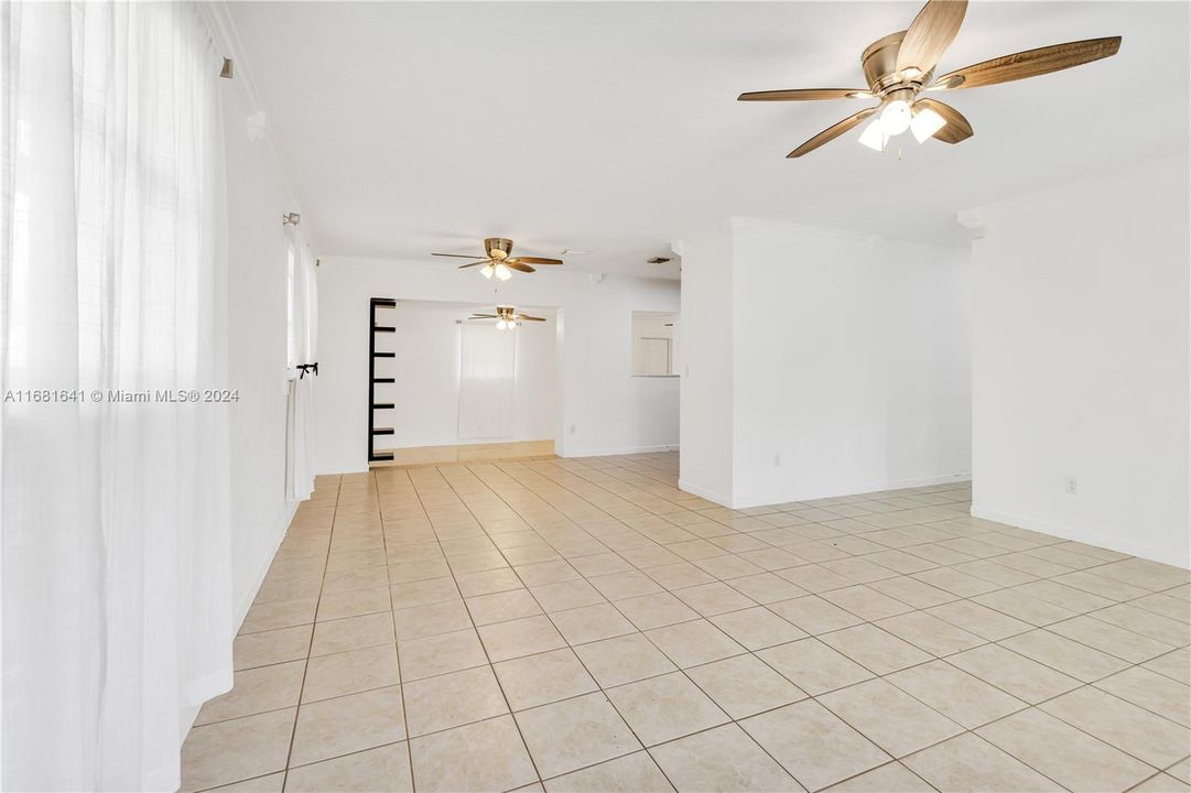 Active With Contract: $2,900 (3 beds, 2 baths, 1458 Square Feet)