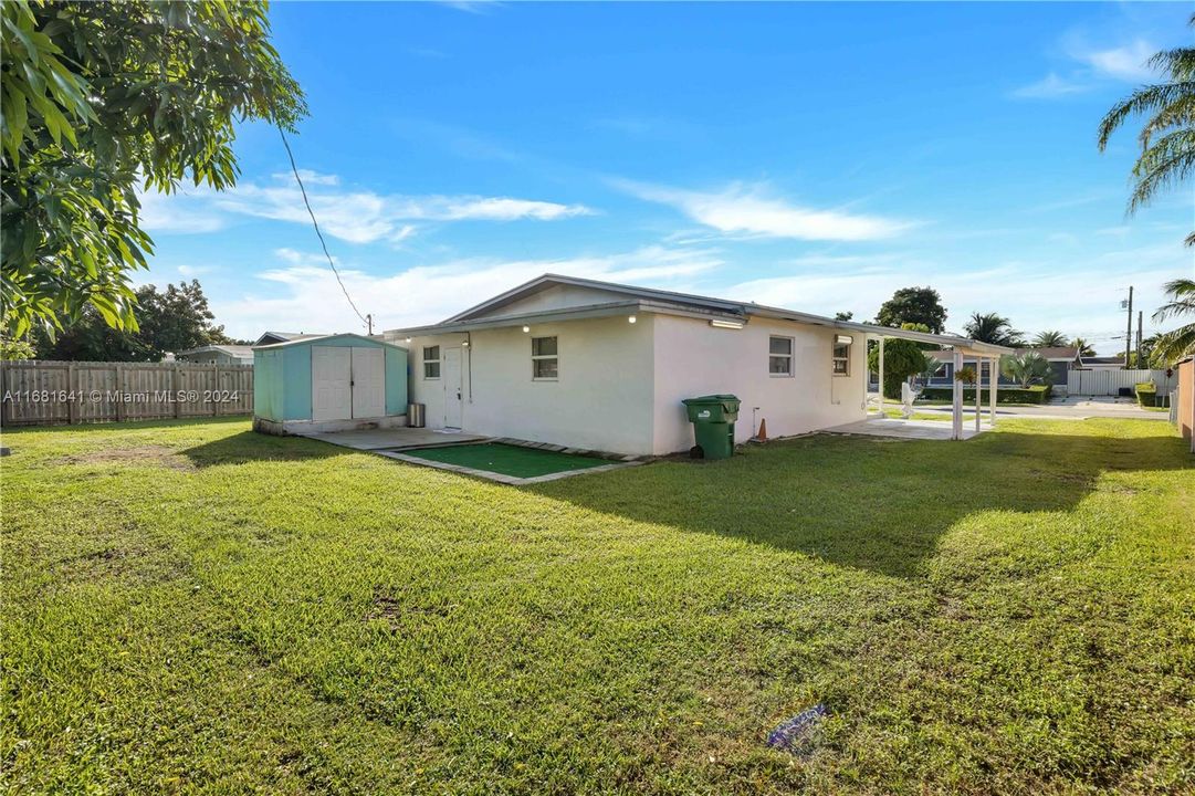 Active With Contract: $2,900 (3 beds, 2 baths, 1458 Square Feet)