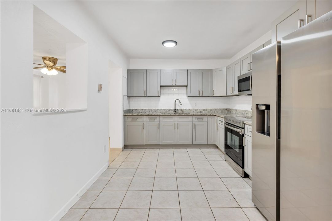 Active With Contract: $2,900 (3 beds, 2 baths, 1458 Square Feet)