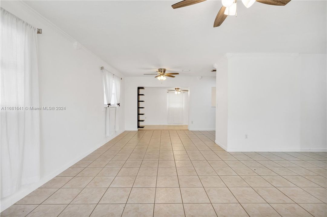 Active With Contract: $2,900 (3 beds, 2 baths, 1458 Square Feet)