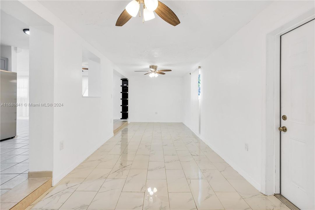 Active With Contract: $2,900 (3 beds, 2 baths, 1458 Square Feet)