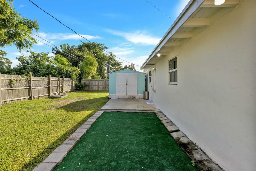 Active With Contract: $2,900 (3 beds, 2 baths, 1458 Square Feet)