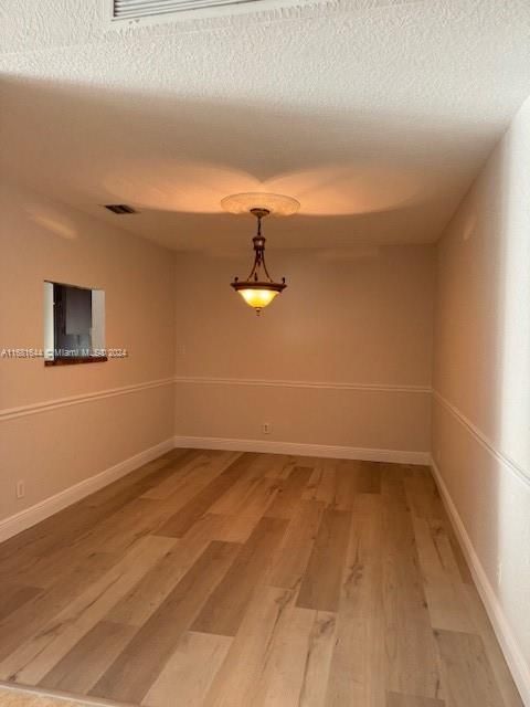 For Rent: $4,300 (4 beds, 2 baths, 1861 Square Feet)