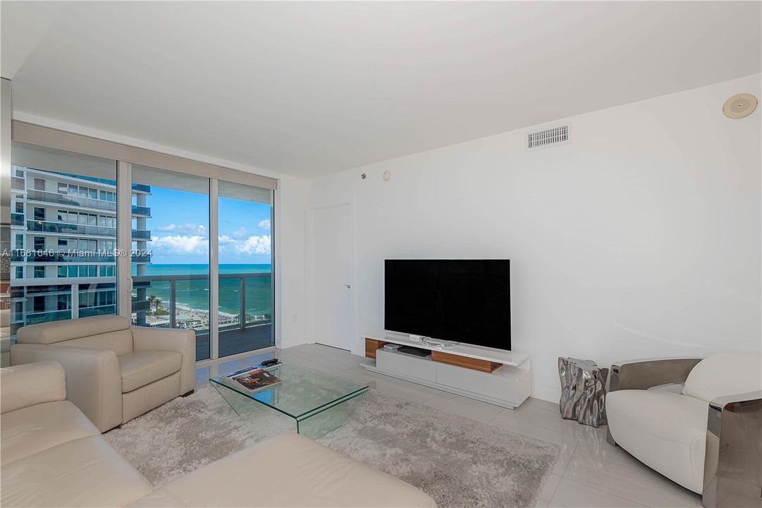 For Sale: $1,195,000 (2 beds, 2 baths, 1458 Square Feet)