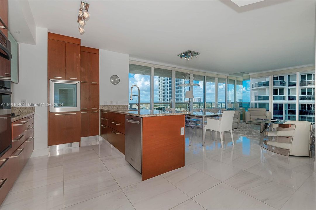 For Sale: $1,195,000 (2 beds, 2 baths, 1458 Square Feet)