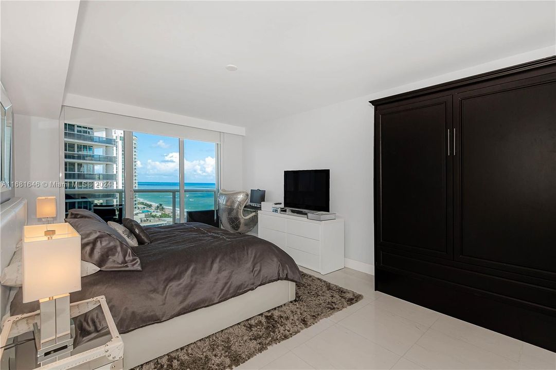 For Sale: $1,195,000 (2 beds, 2 baths, 1458 Square Feet)