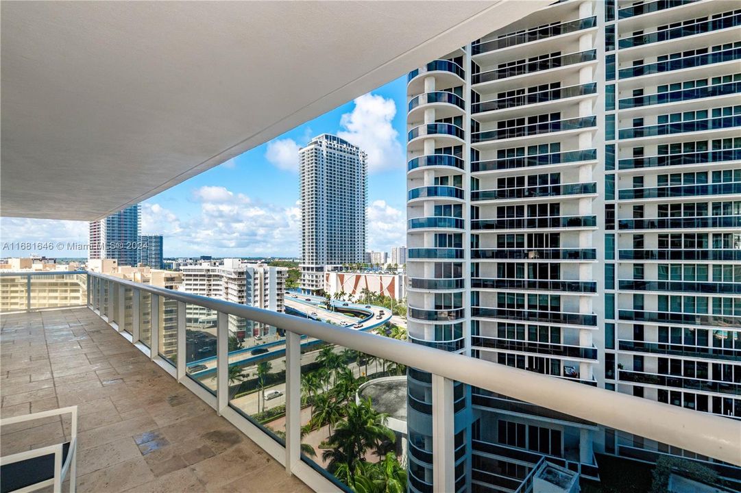 For Sale: $1,195,000 (2 beds, 2 baths, 1458 Square Feet)