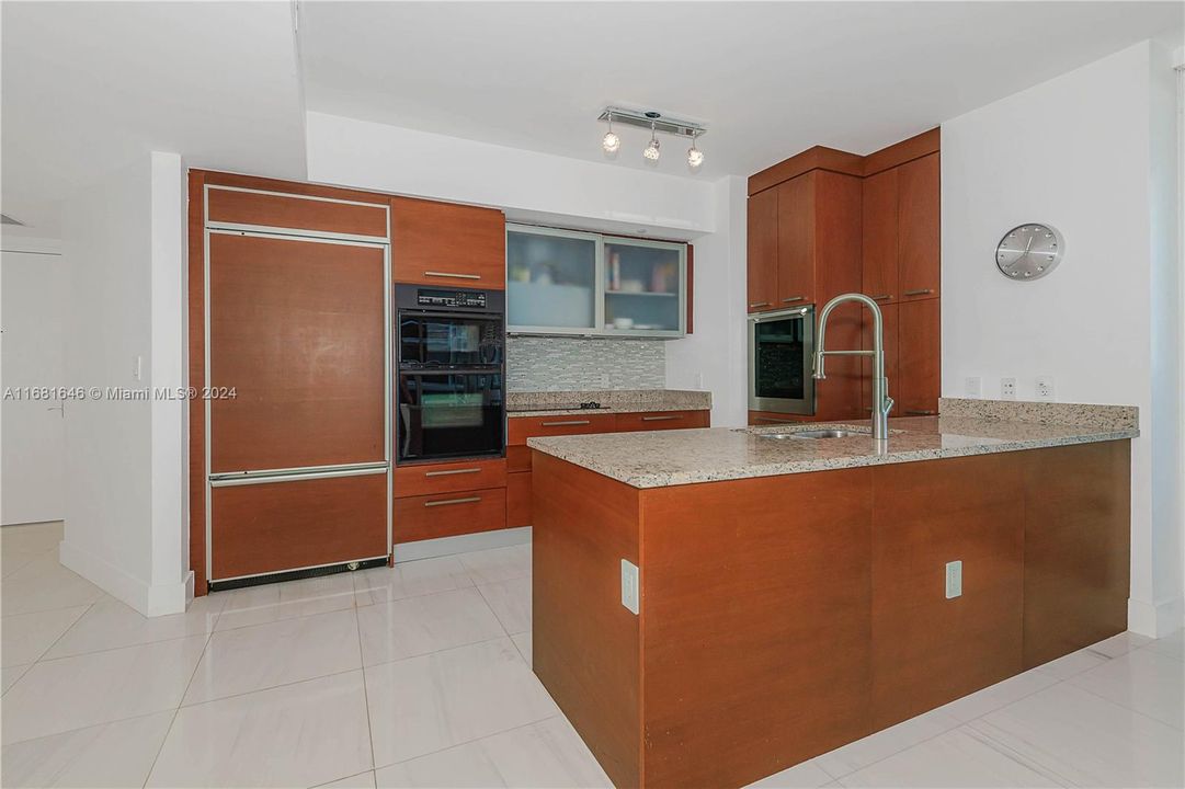 For Sale: $1,195,000 (2 beds, 2 baths, 1458 Square Feet)