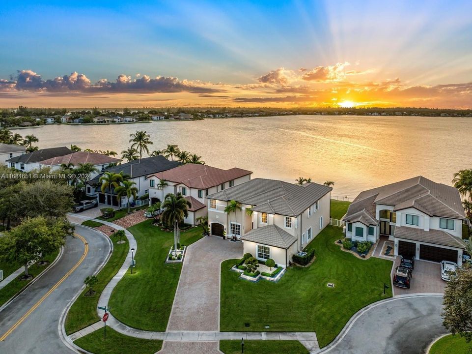 For Sale: $1,550,000 (4 beds, 3 baths, 3488 Square Feet)