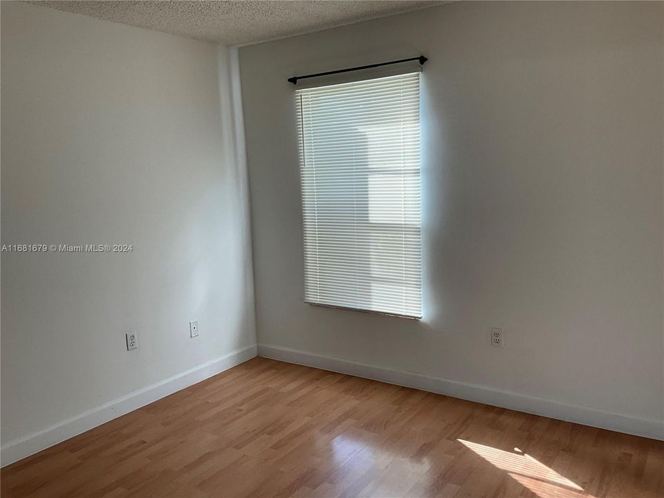 For Rent: $2,350 (2 beds, 2 baths, 908 Square Feet)