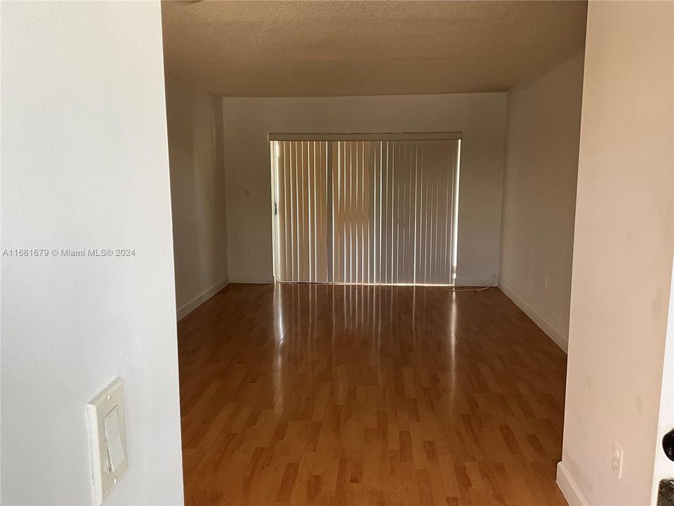 For Rent: $2,350 (2 beds, 2 baths, 908 Square Feet)