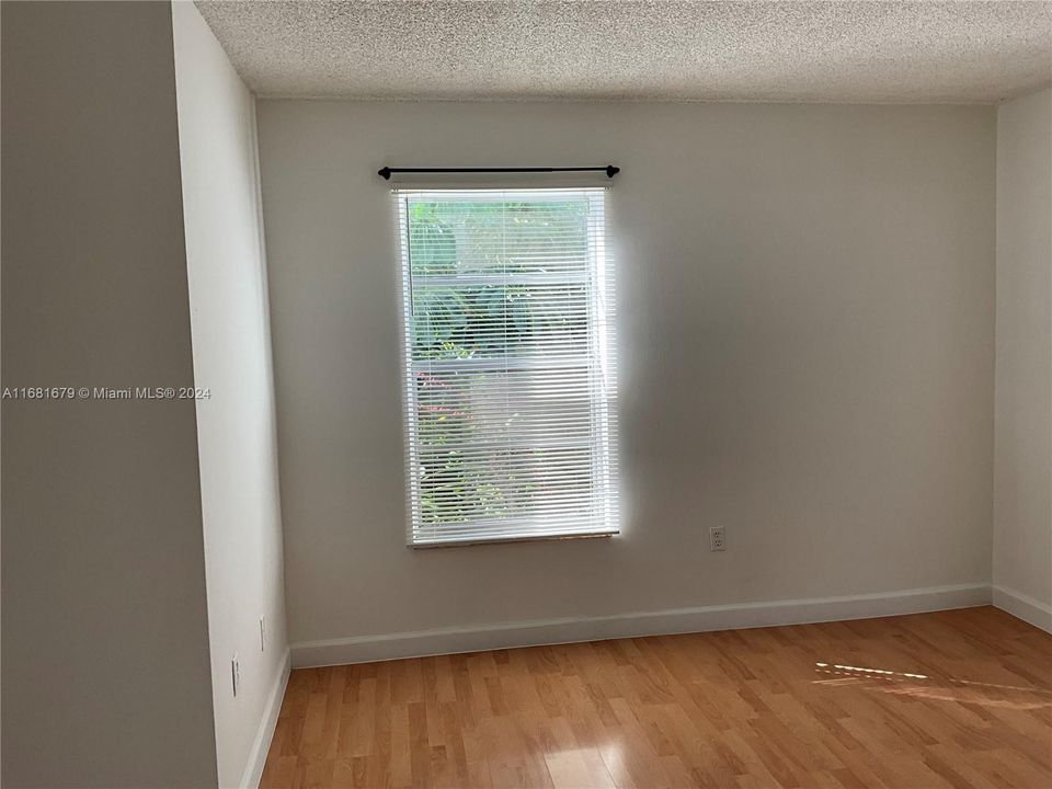 For Rent: $2,350 (2 beds, 2 baths, 908 Square Feet)