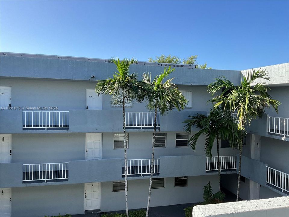 For Rent: $2,350 (2 beds, 2 baths, 908 Square Feet)