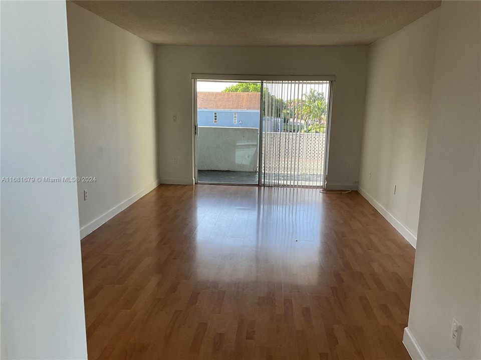 For Rent: $2,350 (2 beds, 2 baths, 908 Square Feet)