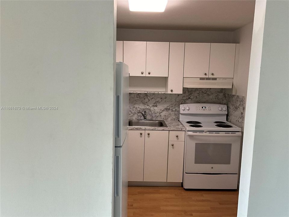 For Rent: $2,350 (2 beds, 2 baths, 908 Square Feet)