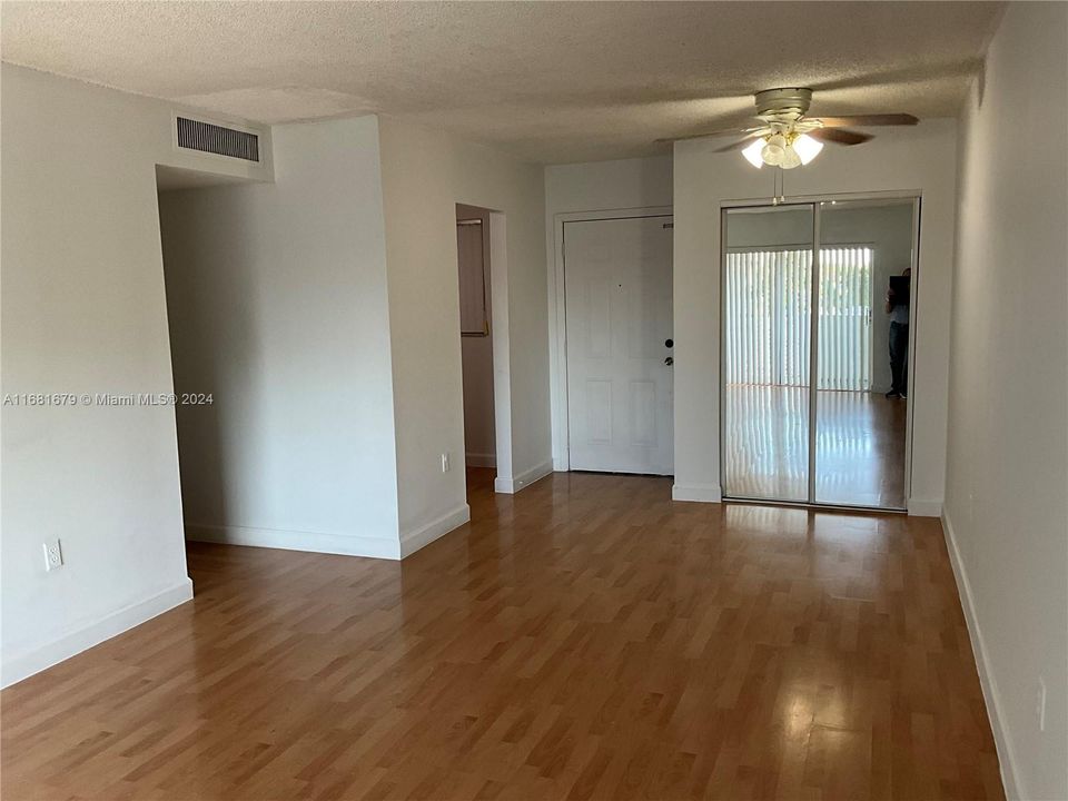 For Rent: $2,350 (2 beds, 2 baths, 908 Square Feet)