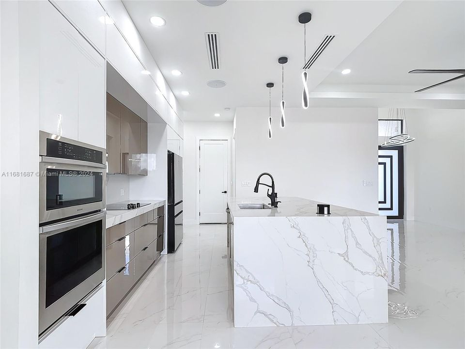 En Venta: $599,000 (4 camas, 3 baños, 0 Pies cuadrados)