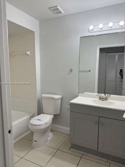 For Sale: $290,000 (2 beds, 2 baths, 1024 Square Feet)