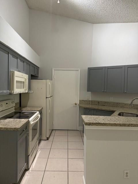 For Sale: $290,000 (2 beds, 2 baths, 1024 Square Feet)