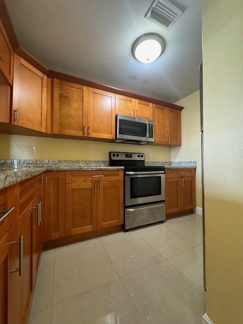 For Sale: $265,000 (2 beds, 2 baths, 754 Square Feet)